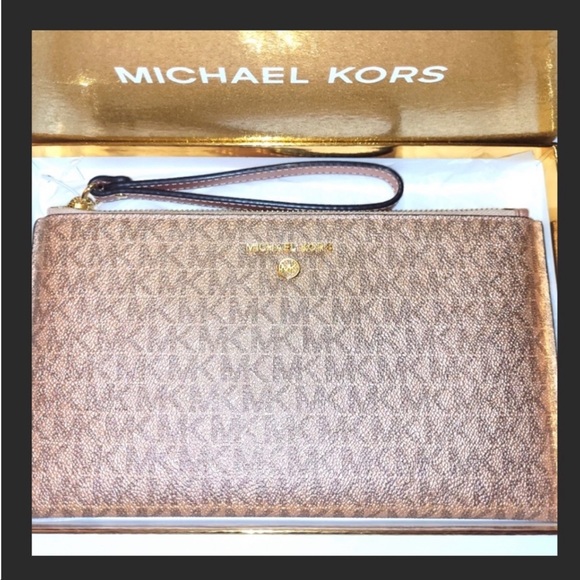 MICHAEL KORS Rose Gold Jet Set Charm Clutch Wristlet - Picture 3 of 7